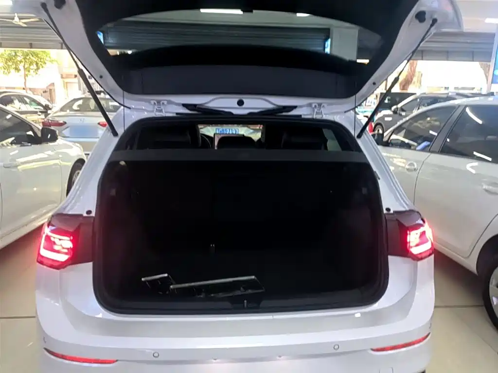 Volkswagen Golf 2025 300TSI R-Line фото 19