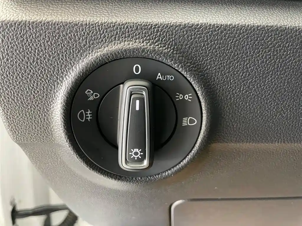 VOLKSWAGEN T-ROC EXPLORING SONGS