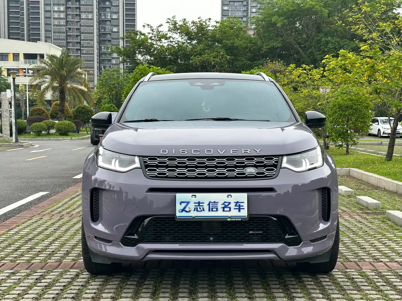 Land Rover Discovery Sport 2022 Model Year Second Facelift 249PS R-Dynamic SE Performance Technology Edition 5-seater фото 3