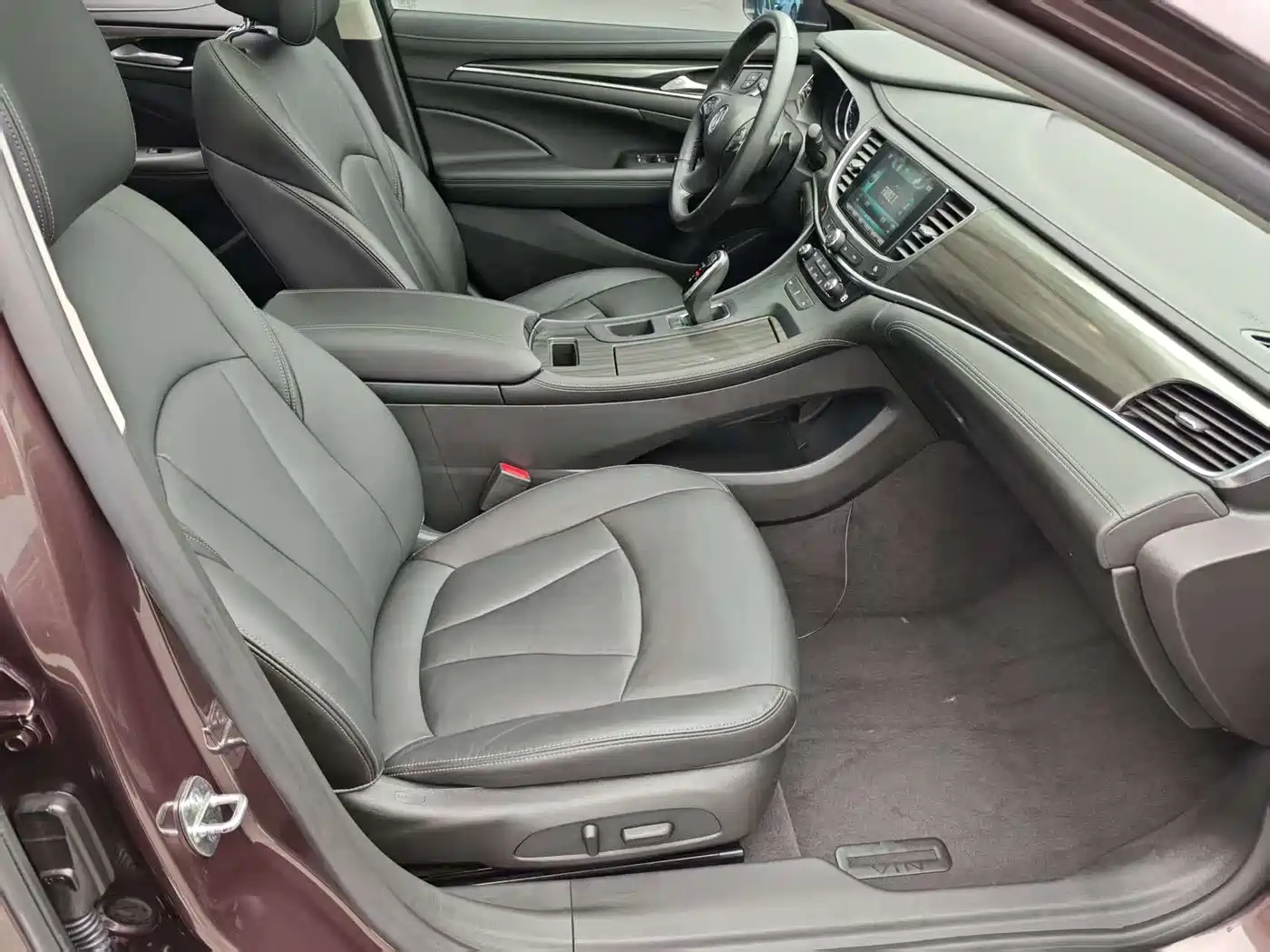 Buick LaCrosse 2018 Model 20T Leading Edition фото 10