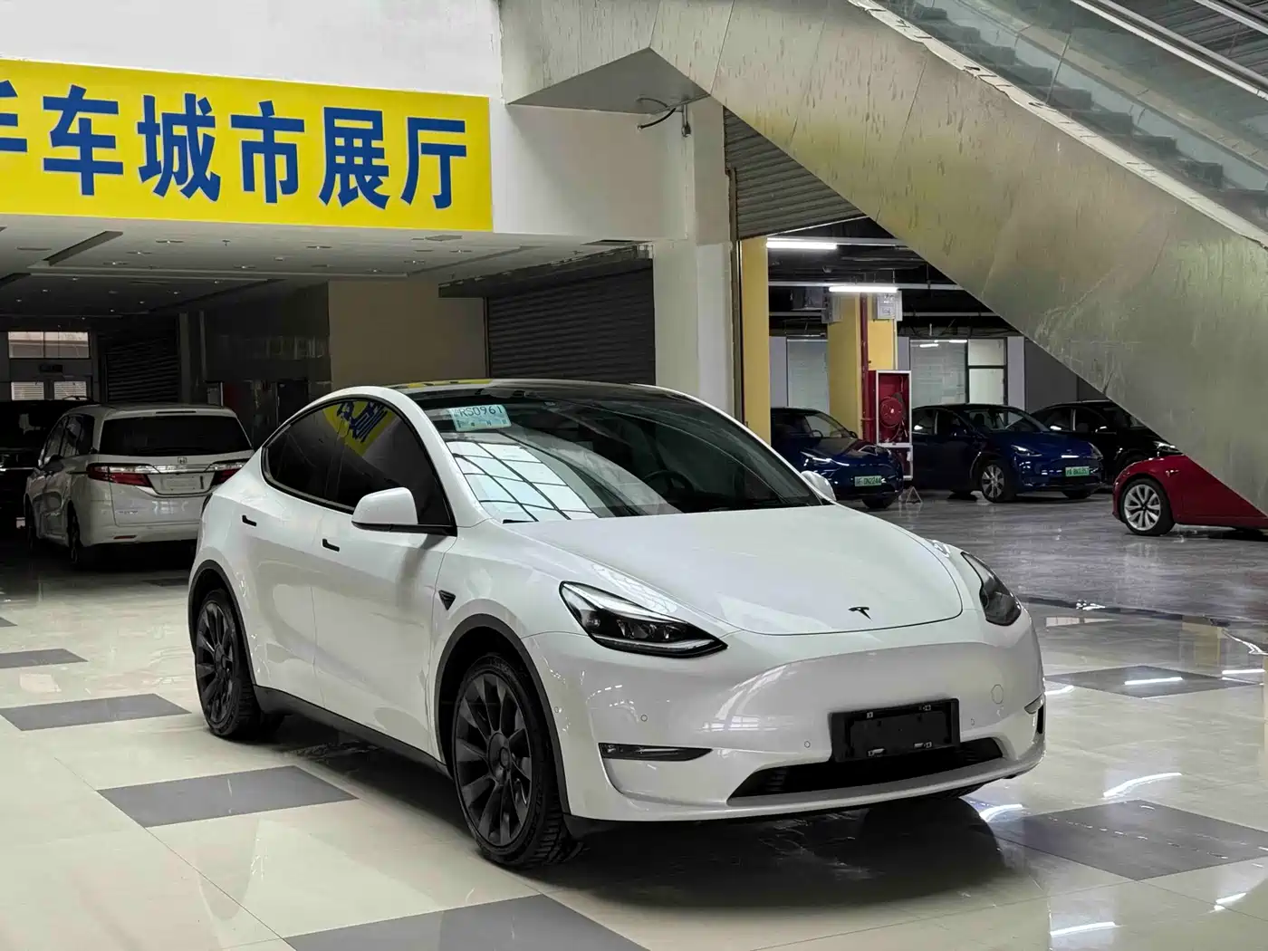 TESLA MODEL Y