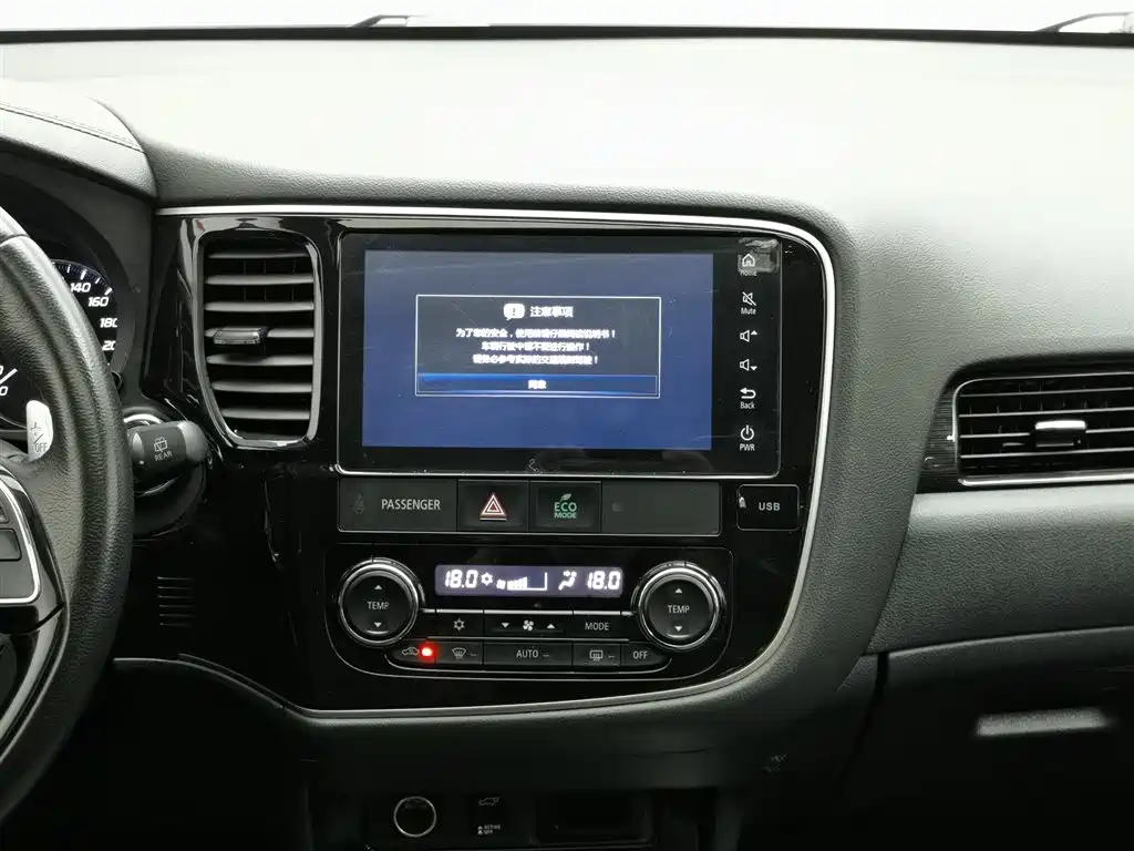 Mitsubishi Outlander 2018 2.4L 4WD Luxury Edition 7-seater фото 12
