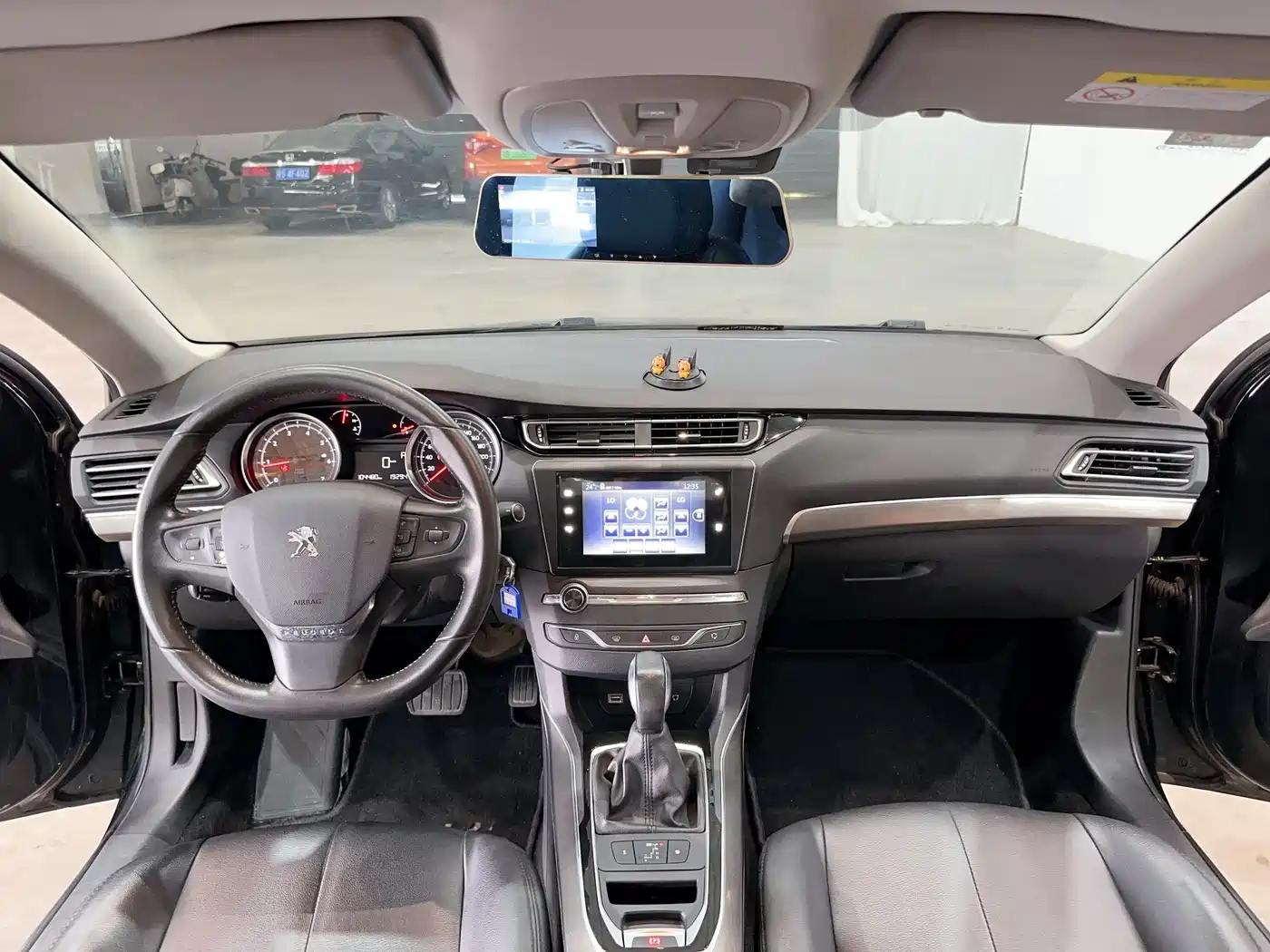 Peugeot 408 2015 Model 1.2T Automatic Luxury Edition фото 16