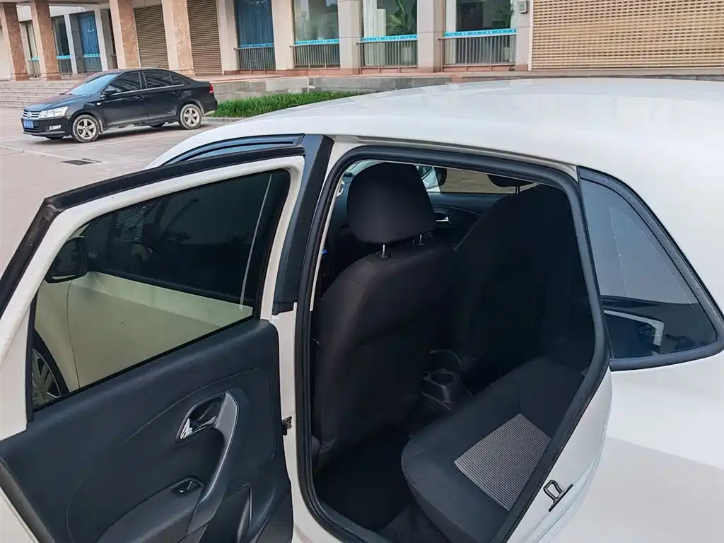 Volkswagen Polo 2016 1.4L Manual Trend фото 14