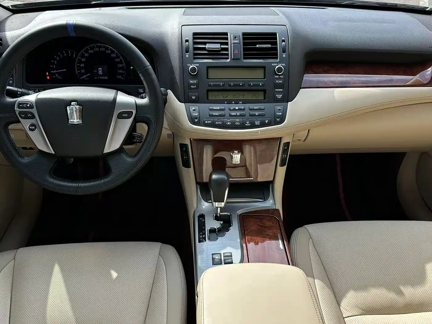 Toyota Crown 2012 2.5L Royal Leather Edition фото 12