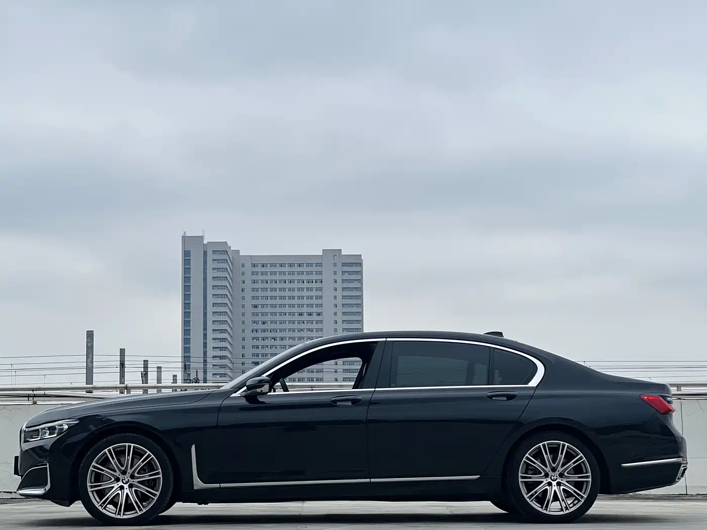 BMW 7 Series 2022 740Li xDrive Executive Luxury Package фото 12