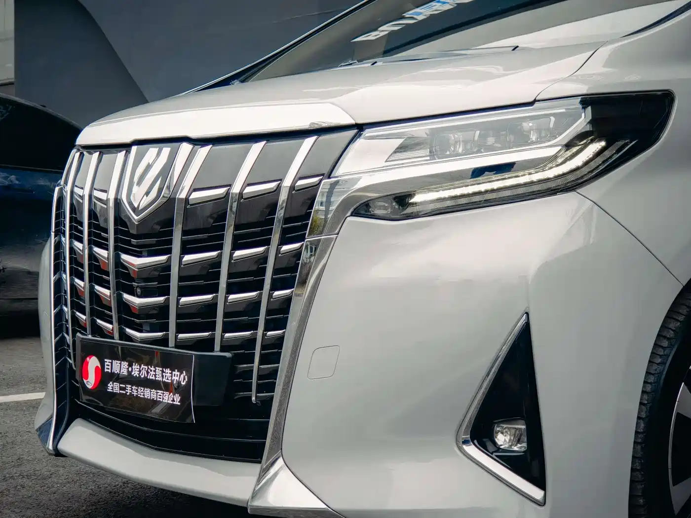 Toyota Alphard 2018 Facelift 3.5L Luxury Edition фото 4