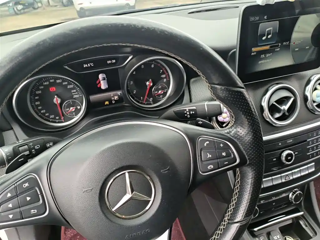 Mercedes-Benz GLA 2017 GLA 200 Dynamic фото 14