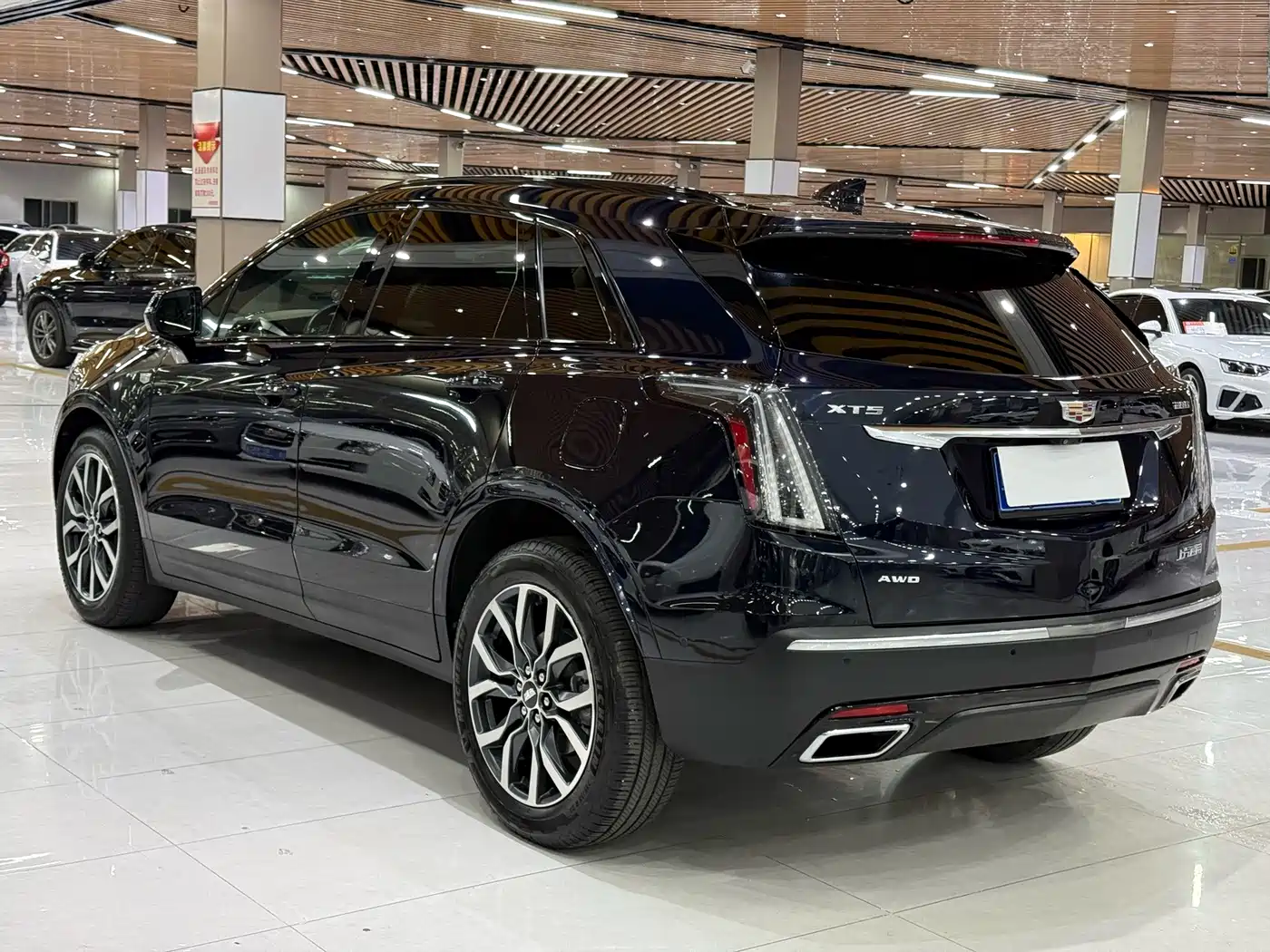 Фото 6 - Cadillac XT5
