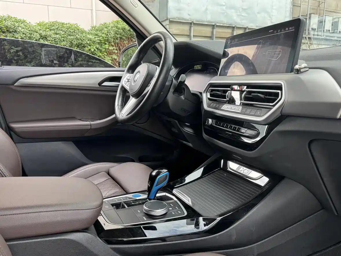 BMW iX3 2022 Innovation Leader фото 13