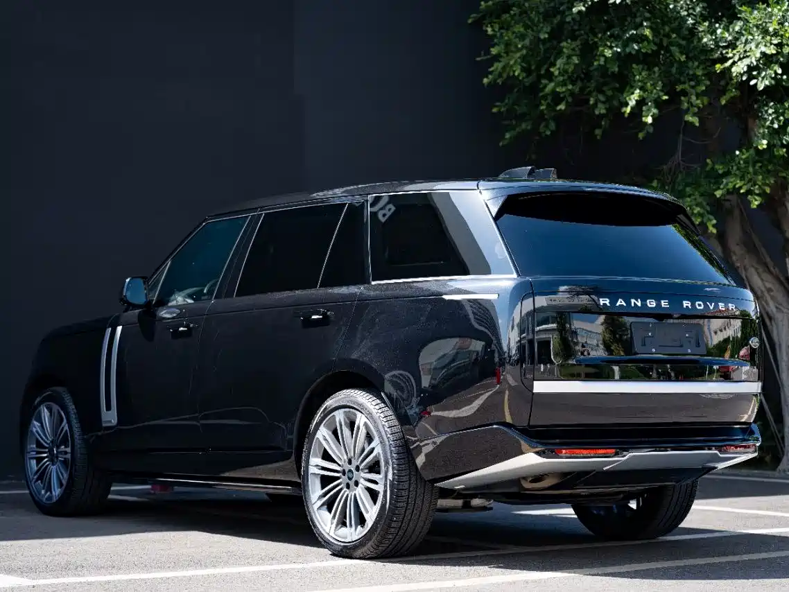 Land Rover Range Rover 2024 3.0 L6 400PS Exemplary Extended фото 9