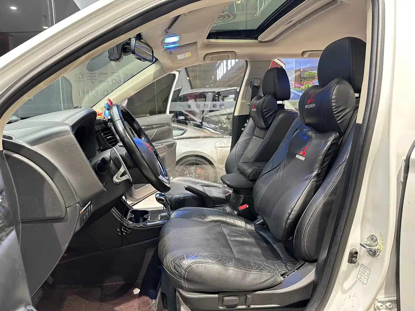 MITSUBISHI OUTLANDER