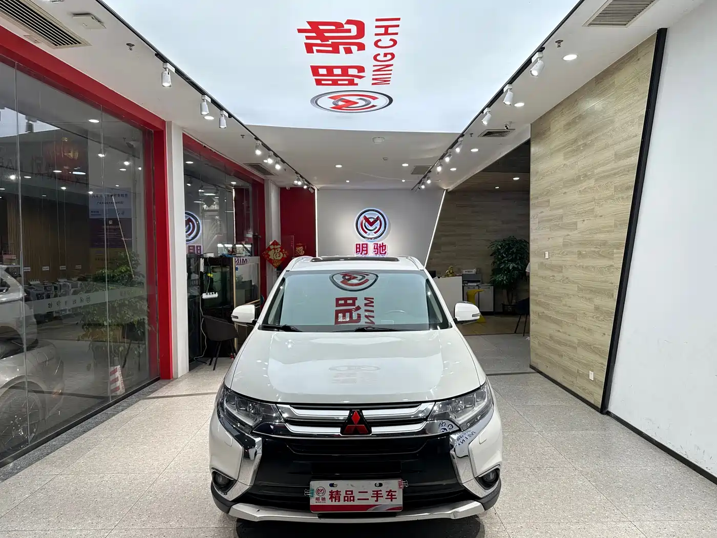 MITSUBISHI OUTLANDER