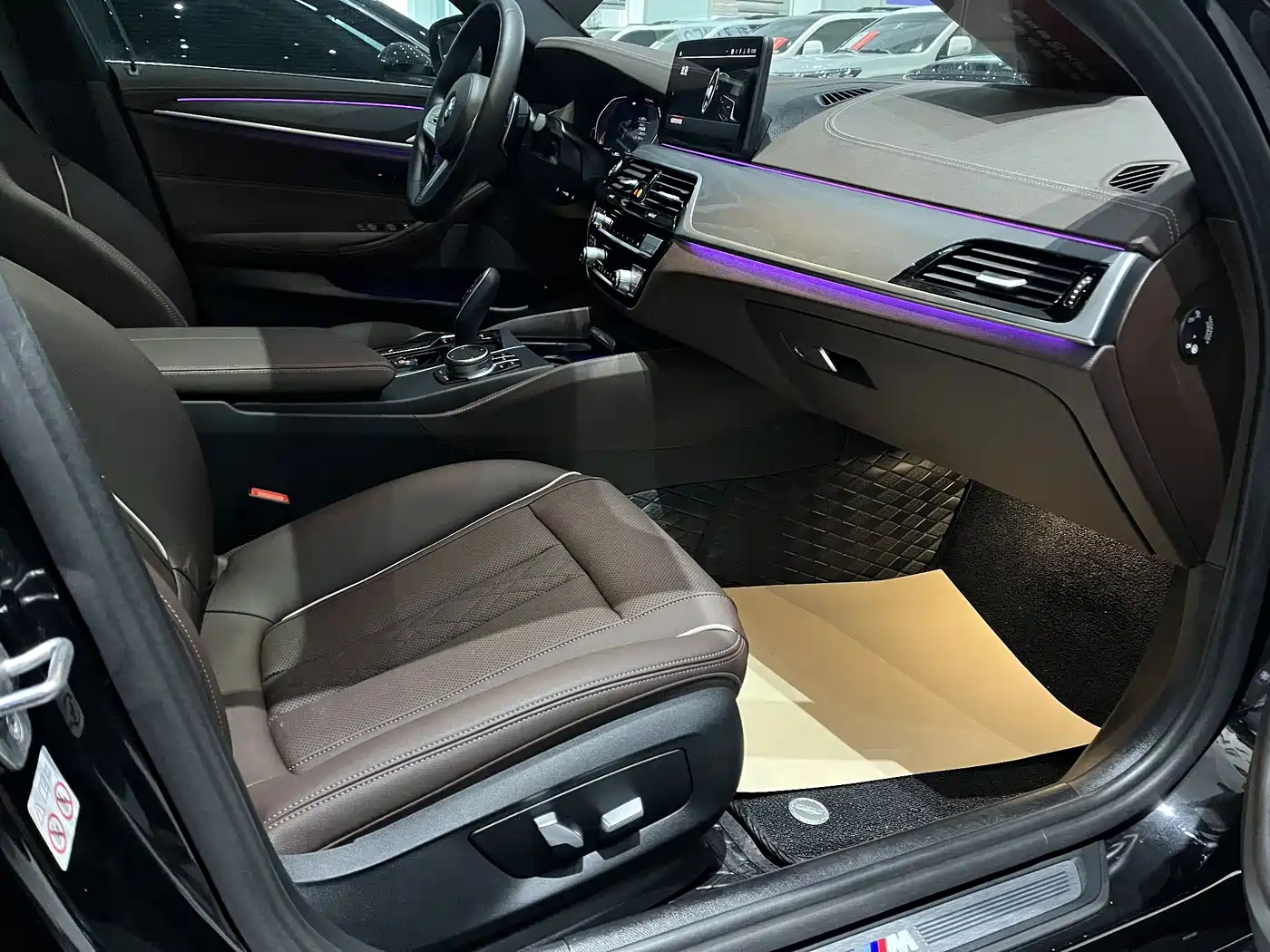 BMW 5 Series 2022 Model Second Facelift 530Li Leading M Sport Package фото 9