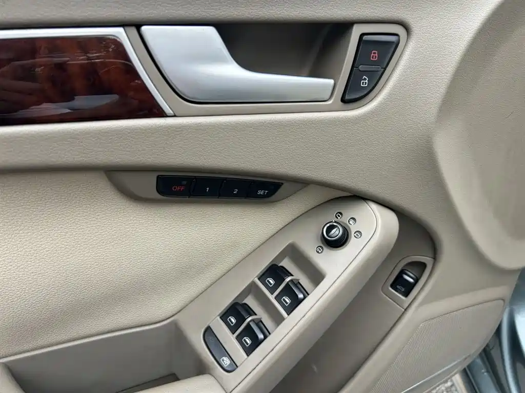 Audi A4L 2010 2.0 TFSI Technology фото 14