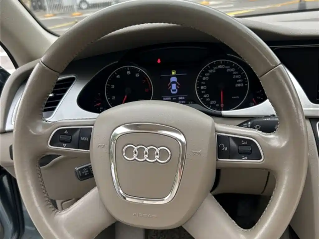 Audi A4L 2010 2.0 TFSI Technology фото 10