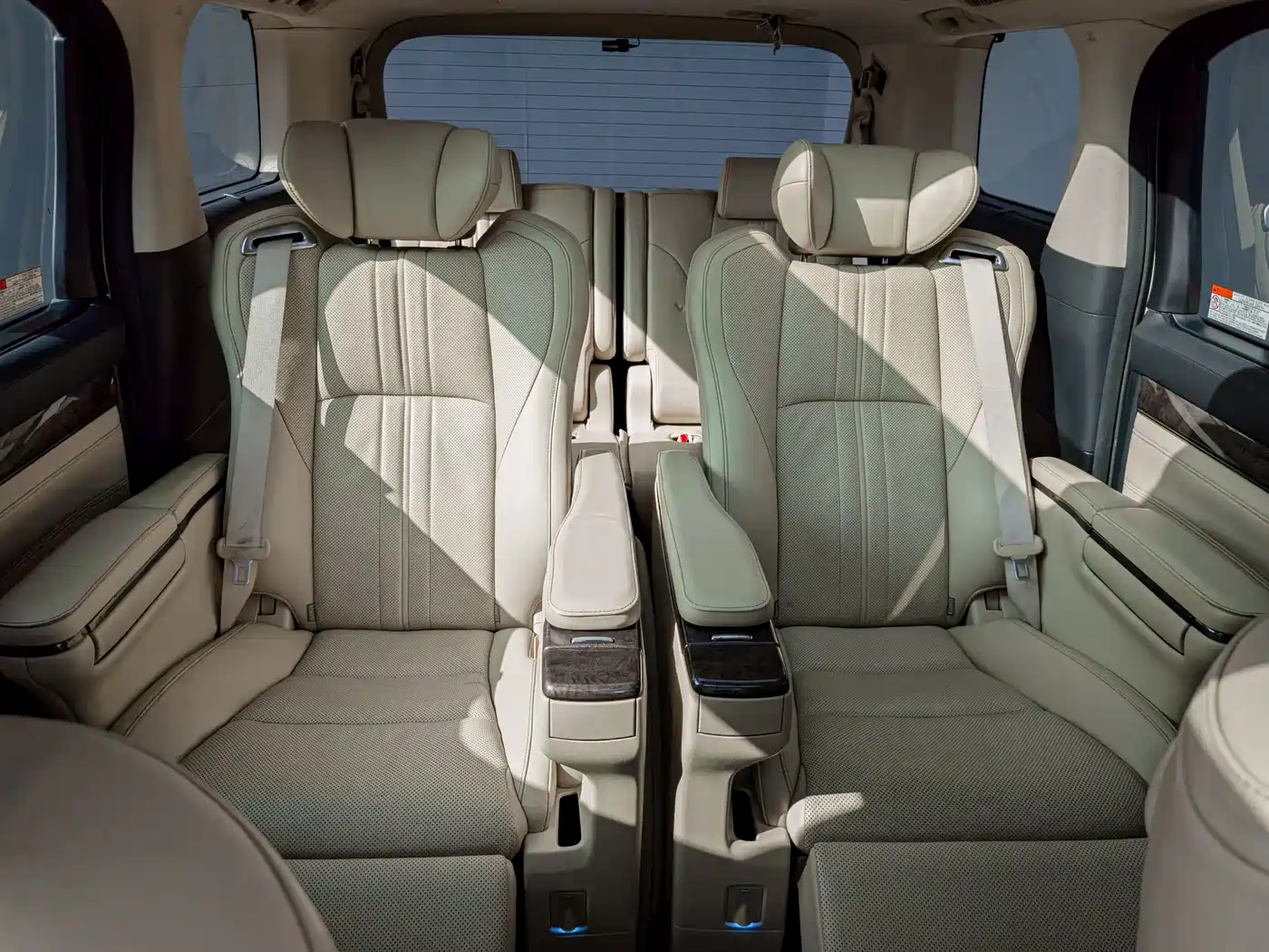 Toyota Alphard 2018 3.5L Premium фото 14