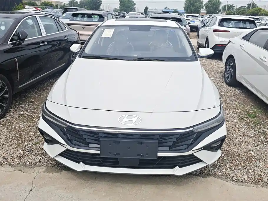 Hyundai Elantra 2023 1.5L CVT GLX Elite Edition фото 2