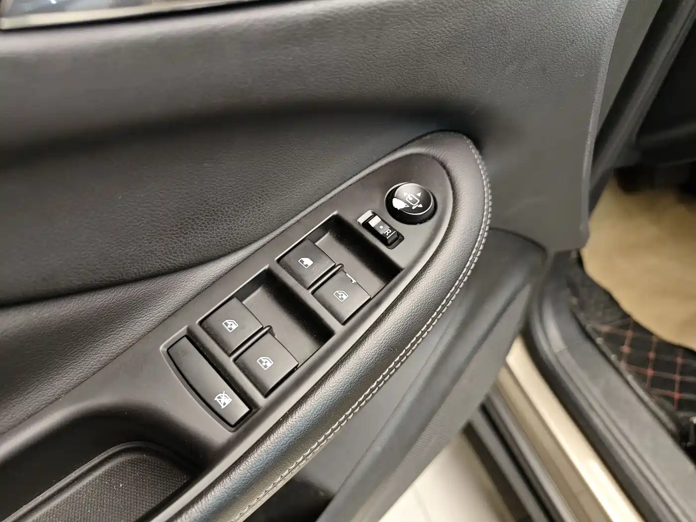 Buick Envision Plus 2018 20T 2WD Leading фото 9
