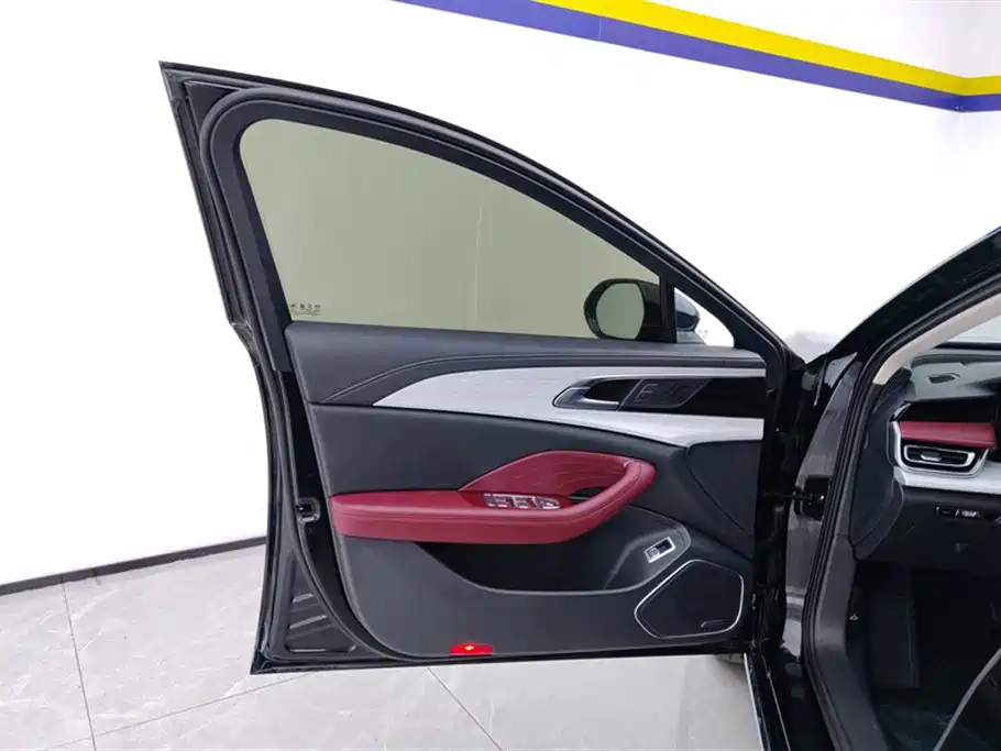 Hongqi H5 2025 1.5T DCT Flag Rhythm 500,000 Units Memorial Edition фото 7