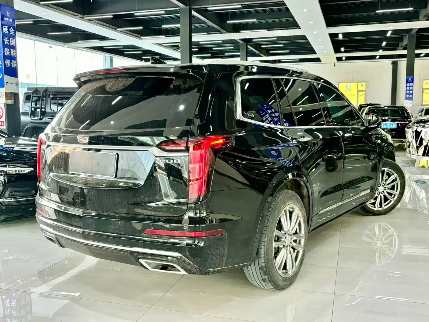 CADILLAC XT6