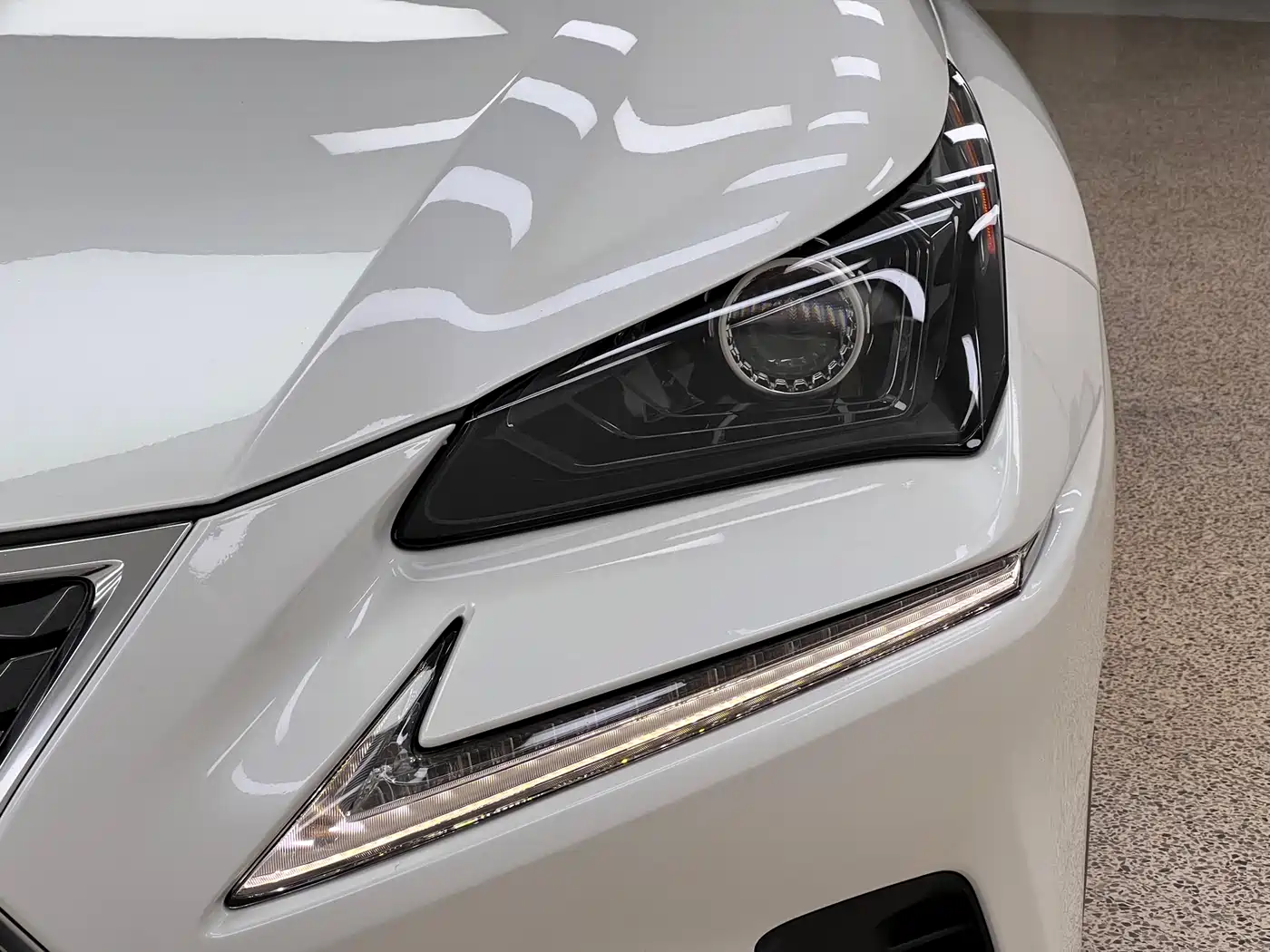 Lexus NX 2020 300h FWD F Sport China VI фото 9