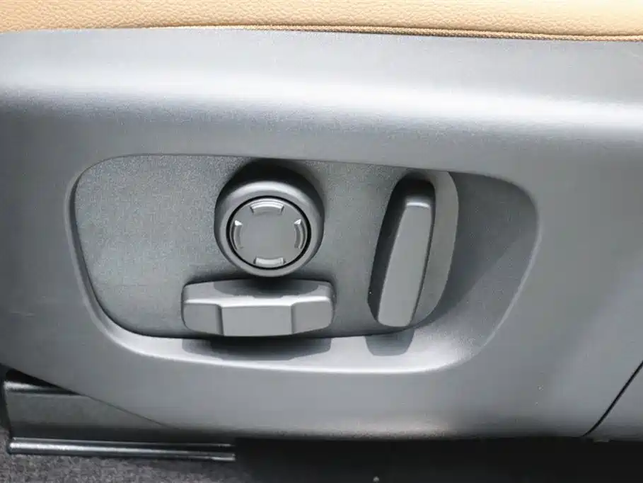 Land Rover Discovery Sport 2024 Performance Technology Edition фото 12