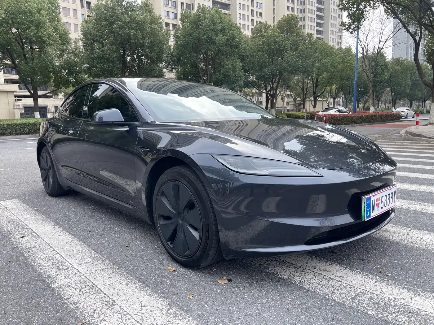 TESLA MODEL 3