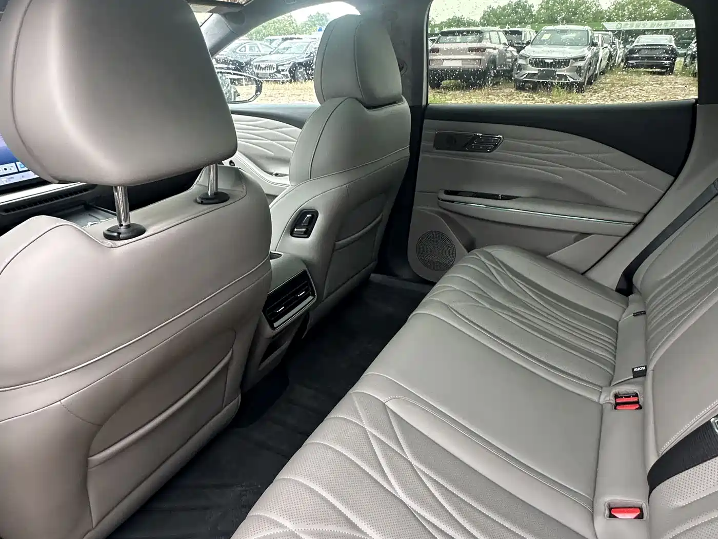 Geely Galaxy Galaxy Xingyao 8 2025 130km EM-i Premium Edition фото 11