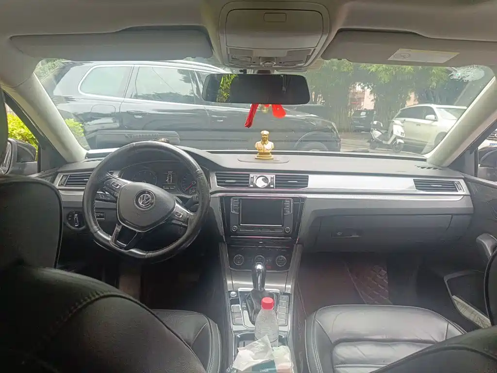 Volkswagen Passat 2017 330TSI DSG Prestige фото 9