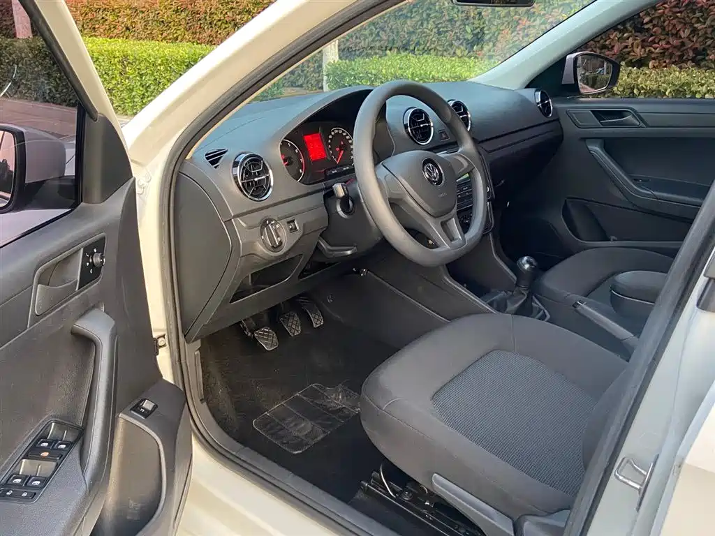 Volkswagen Jetta 2019 Dream Edition 1.5L Manual Fashion фото 4