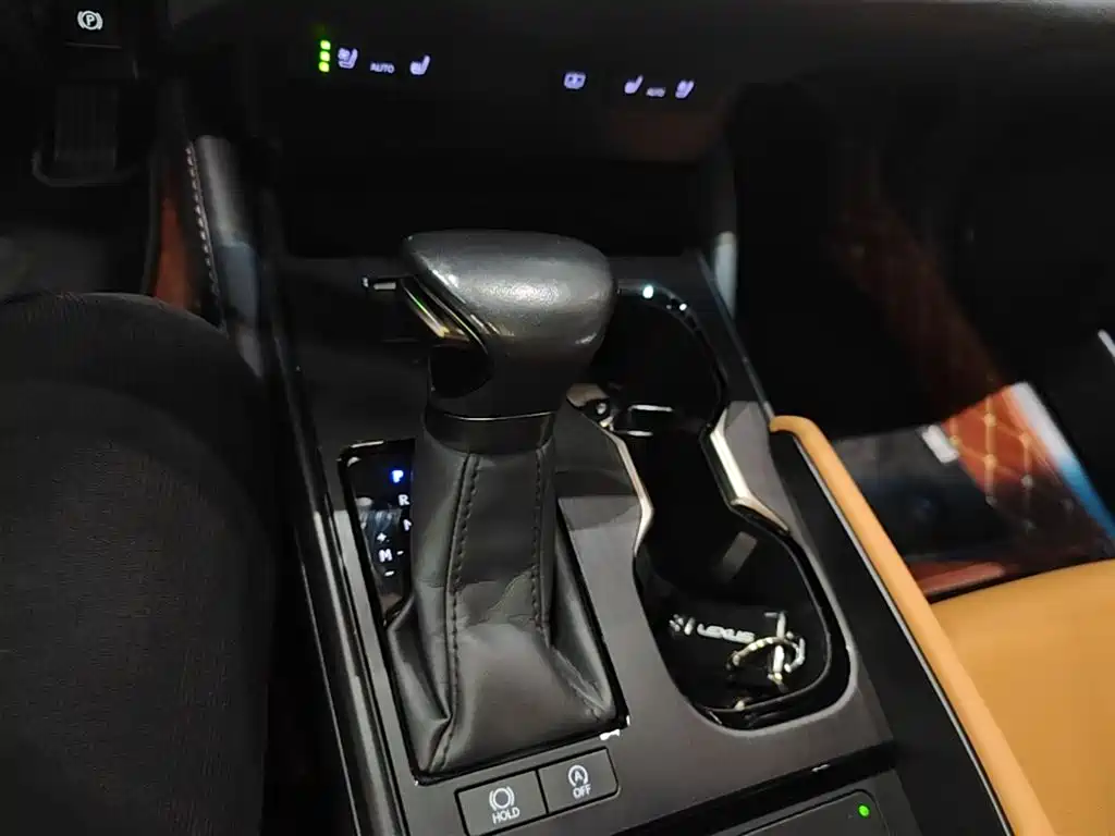 Lexus ES 2022 200 Luxury Edition фото 14