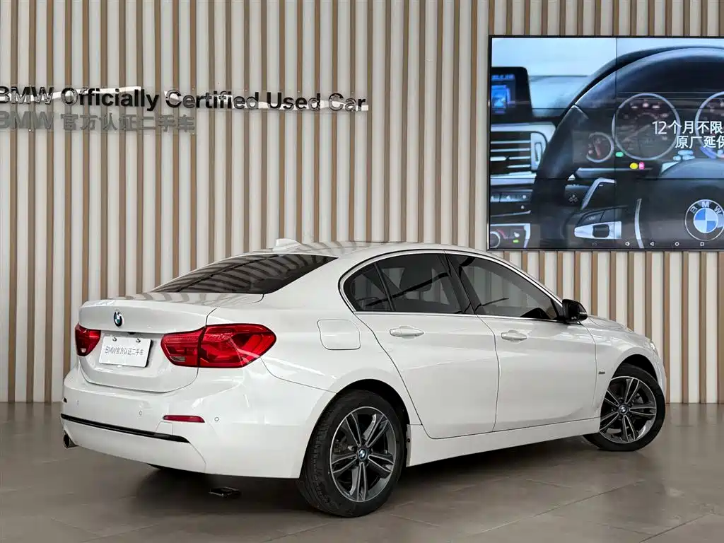BMW 1 Series 2018 118i Sport Edition фото 4