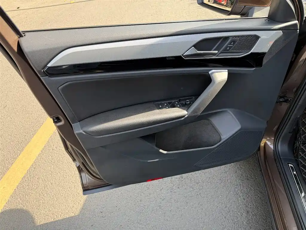 Volkswagen Tayron 2020 330TSI 2WD Luxury Smart Edition фото 6