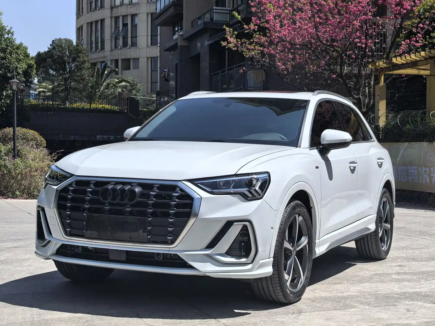 Audi Q3 2024 35 TFSI Fashion Sport фото 2