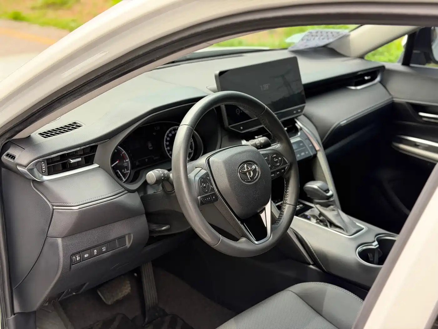Toyota Lingfang HARRIER 2022 2.0L CVT 2WD Premium Edition фото 5