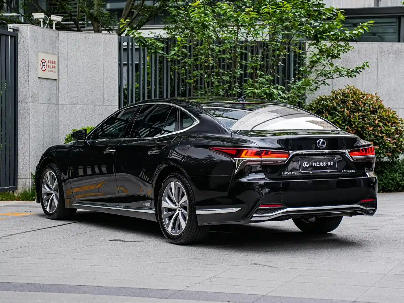 Lexus LS 2018 500h Excellence Edition China V фото 6