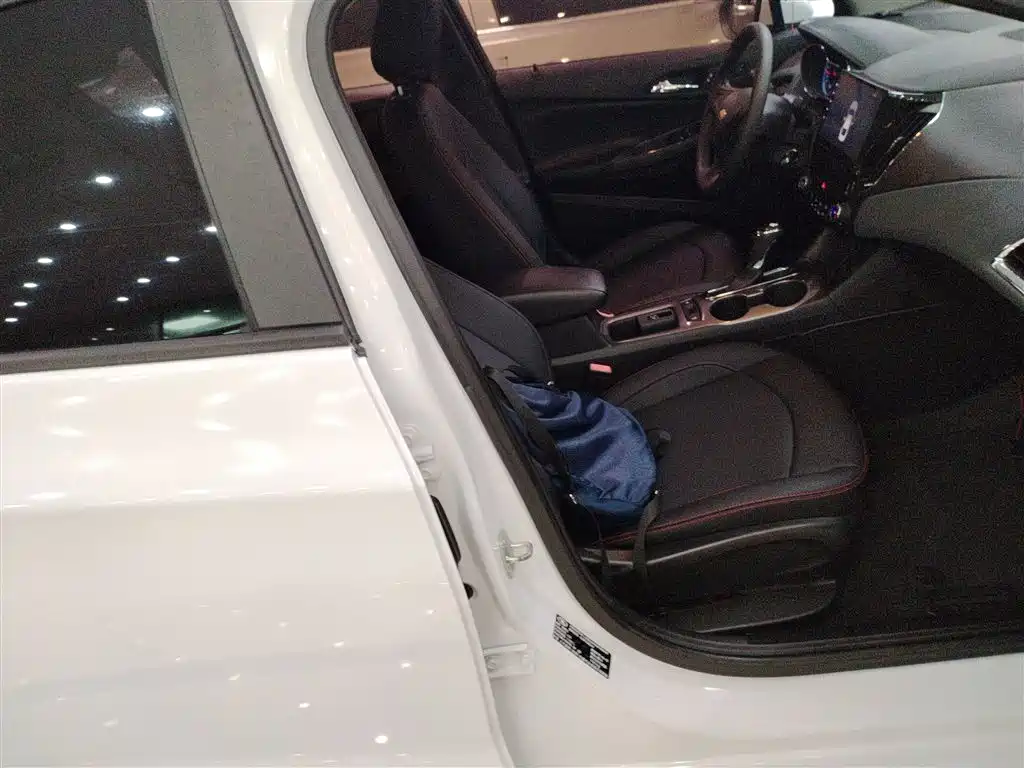 Chevrolet Cruze 2017 1.5L Automatic Pioneer Sunroof фото 25