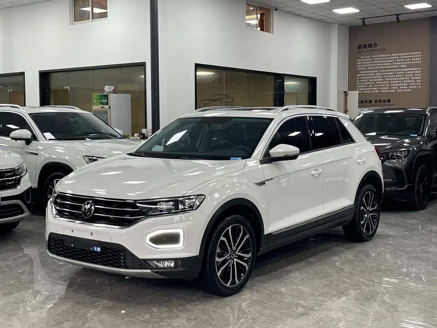 VOLKSWAGEN T-ROC EXPLORING SONGS