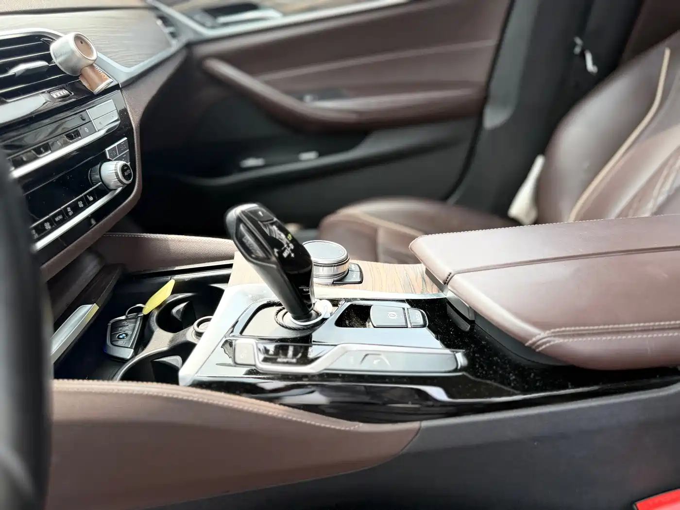 BMW 5 Series New Energy 2020 530Le Range Upgrade Luxury Package фото 14