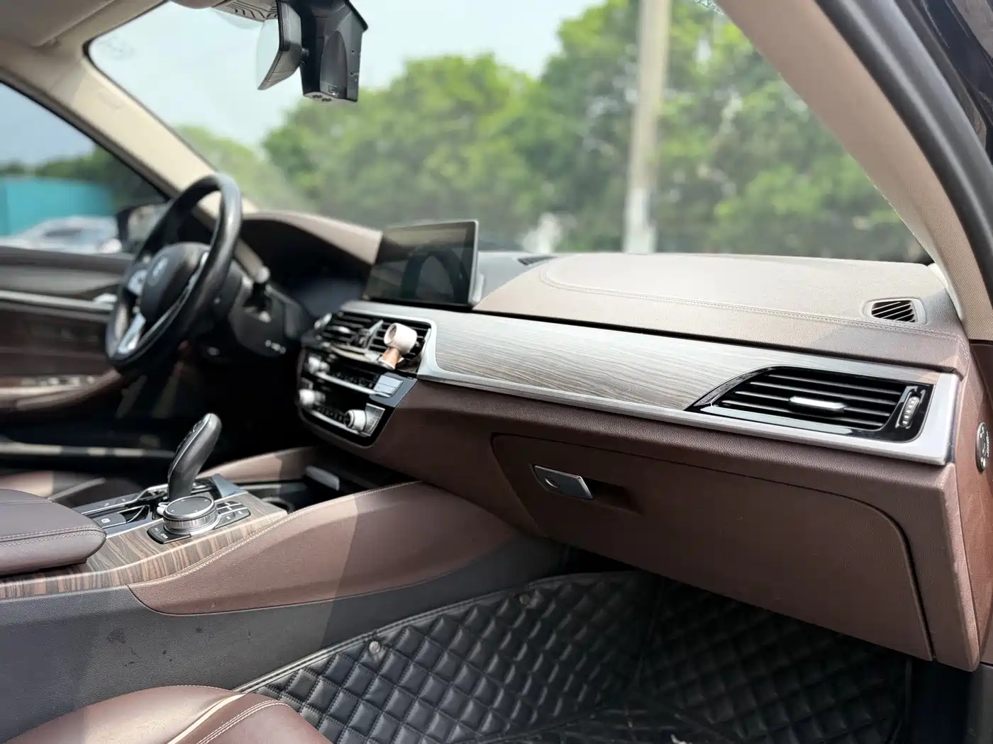 BMW 5 Series New Energy 2020 530Le Range Upgrade Luxury Package фото 18