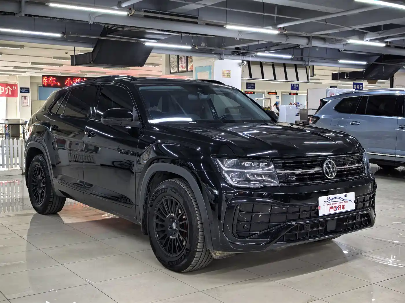 Volkswagen Teramont 2024 Touareg X 530 V6 4WD Dragon Auspicious Edition фото 3