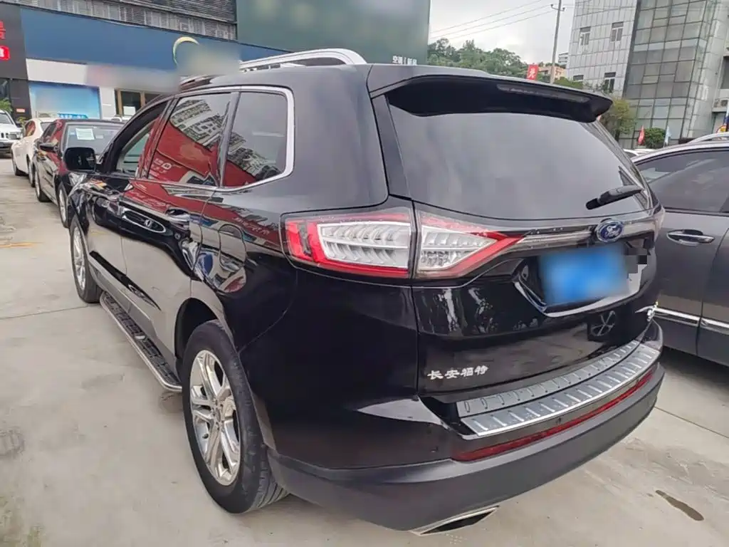 Photo 5 - Ford Edge
