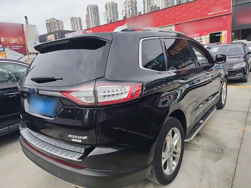 Photo 7 - Ford Edge