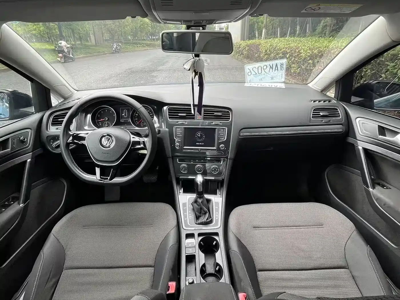Volkswagen Golf 2017 230TSI Auto Comfort Millionth Anniversary Edition фото 10