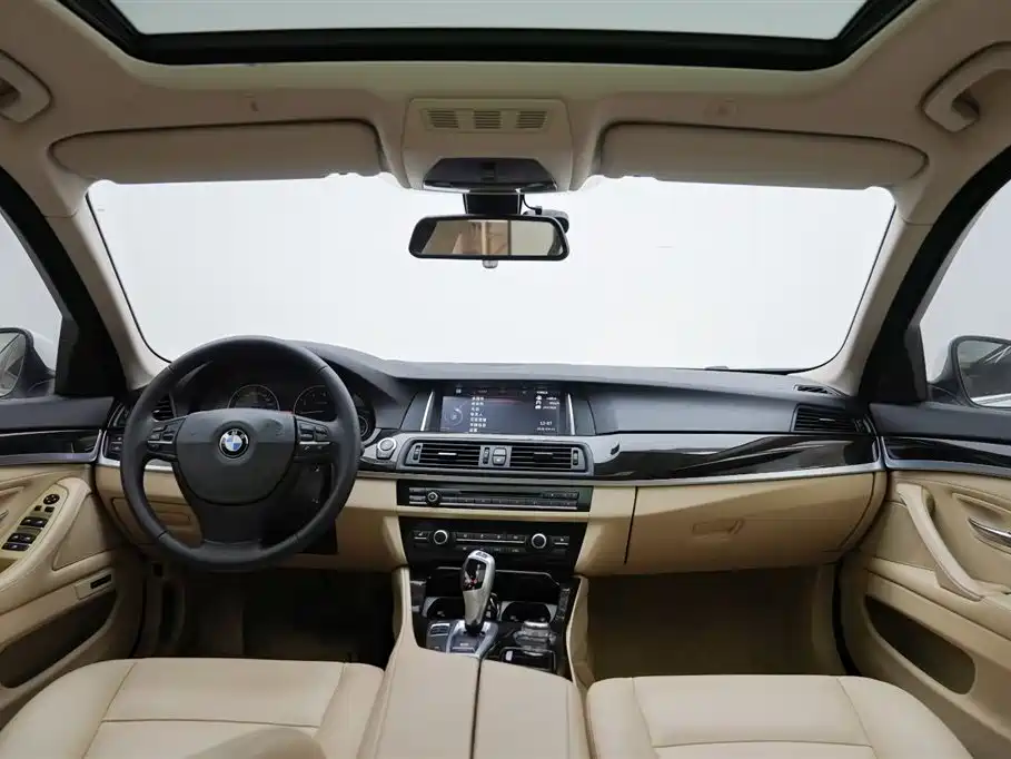 BMW 5 Series 2014 525Li Leading фото 9