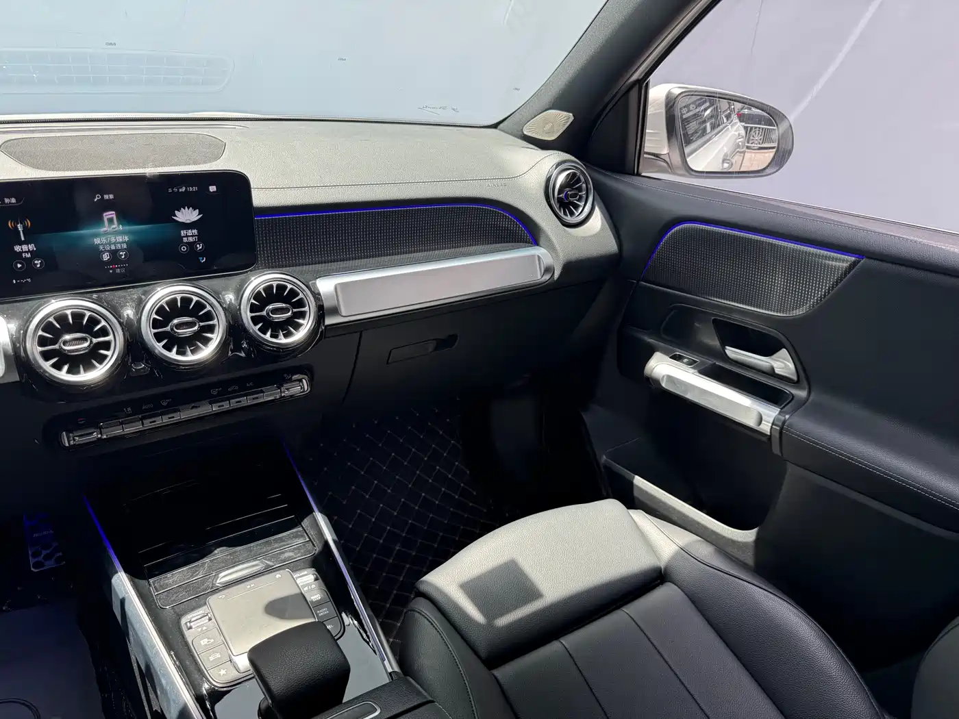 MERCEDES-BENZ GLB