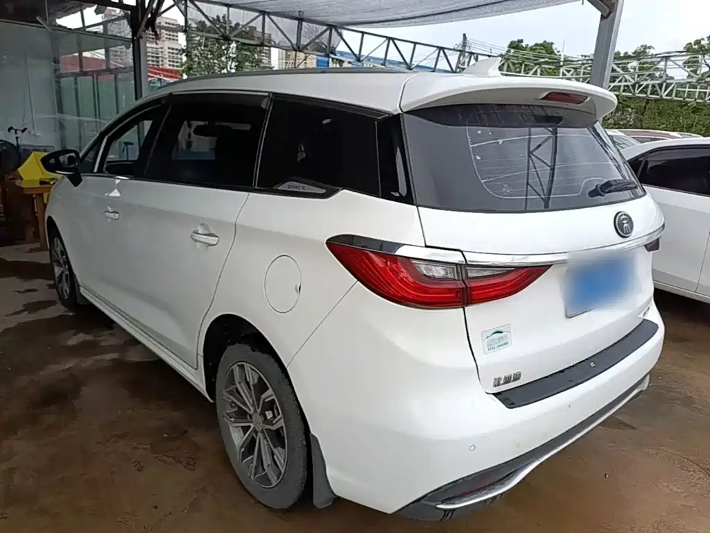 Photo 5 - BYD Song MAX