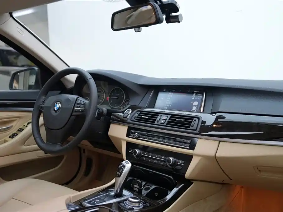 BMW 5 Series 2014 525Li Leading фото 8