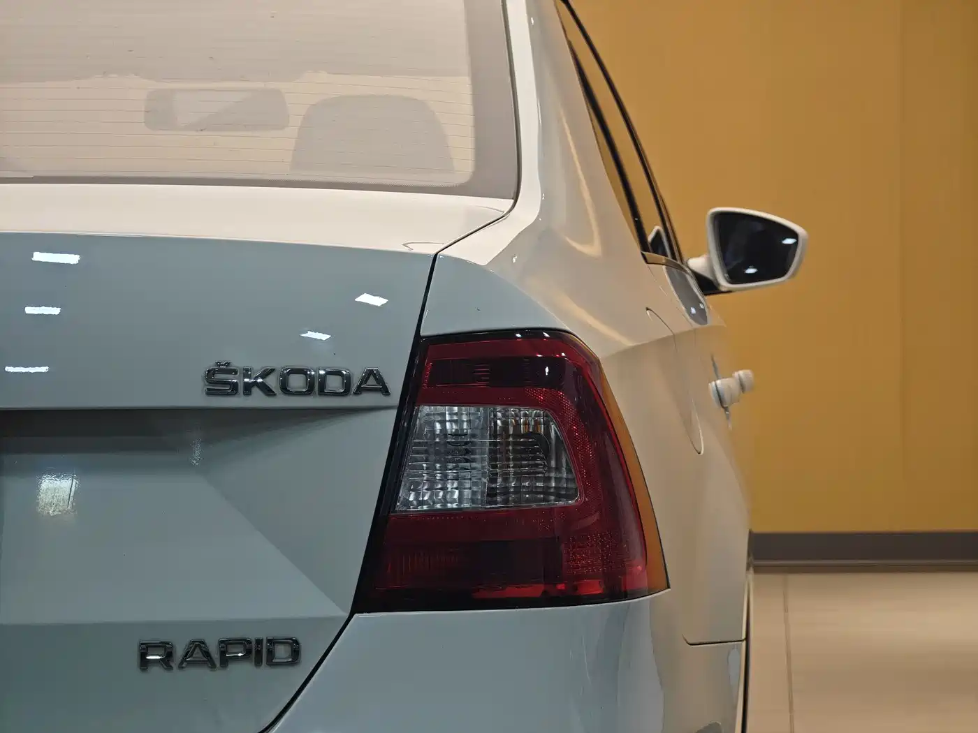 Škoda Rapid 2016 1.6L Automatic Pioneer Edition фото 25